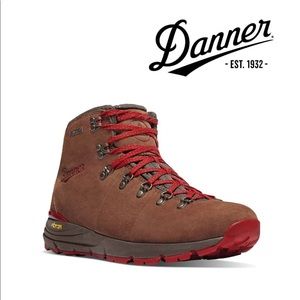 Danner Women's Mountain 600 4.5IN Waterproof Hiking Boot NIB